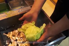 日本街头仿真食物，一勺蜡倒入水中，一转眼就变身“大头菜”！视频封面