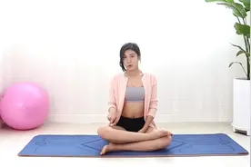 小姐姐这样压腿好担心！拉伸调整肠道体式，便秘人士福音