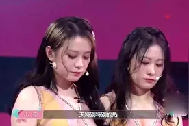 小伙告白女友，没想到女友竟是双胞胎，说出真相小伙瞬间崩溃_。视频封面