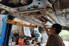 车内听到像是排气管漏气声，以为真是漏气了，检查后发现不简单视频封面