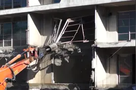 日本横滨拆楼的日立Zaxis 225挖掘机视频封面