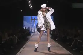 小KK凭借这段动感台步，登上世界超模TOP5——karlie kloss视频封面