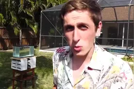 把食盐加热800度倒入水箱，结果整个水箱爆炸，这是什么原理