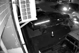 小车停靠路中间，14岁女生开车门撞倒摩托车司机，致抢救无效死亡
