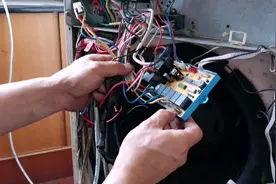 柜机空调室内风机转，室外压缩机与风机不工作的检修视频封面