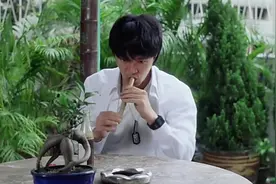 逃学威龙：达叔的烟是一个谜，我到现在也没明白空烟管怎么出的烟视频封面