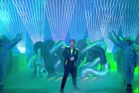 达人秀：创意舞团表演奇葩舞蹈，就是这味有点大！