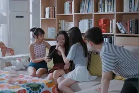 合租室友是个大美女，看得小伙都乐开了花！视频封面