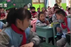 “这节体育课……”当体育老师走进教室 整个班级瞬间沸腾了视频封面