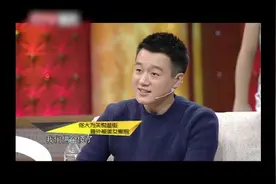 佟大为和老婆逛街，意外被路人美女熊抱，老婆反应太真实视频封面