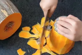 南瓜最简单的做法，不加一滴水，蒸出来口口软甜，小孩老人的最爱