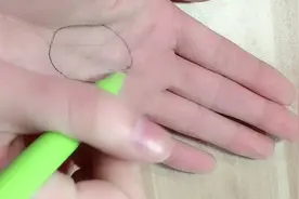 掌心凹陷的人，年少家底丰厚，晚年幸福安逸