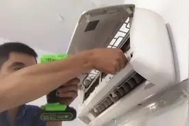 做家电清洗经常遇到挂机空调外壳不好拆，美的祥典系列拆机方法视频封面