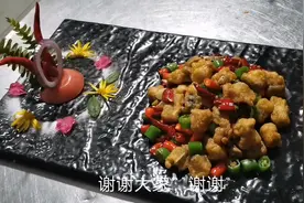 香辣双椒排骨，一道酒店特色菜，在家也能做好。视频封面