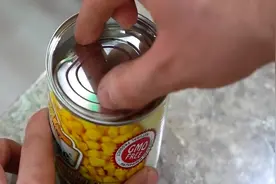 封闭的罐头打不开，大神教你制作工具，分分钟轻松搞定！视频封面