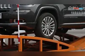 浓浓硬汉风范，吉普全新大指挥官，圈粉美女试驾员，实力如何？视频封面