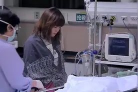 真实记录24岁女儿与父亲最后告别，看到最后泪流满面，真的很惋惜视频封面