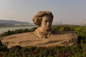 高清航拍橘子洲头，毛主席雕像当今中国最大一座伟人纪念雕像