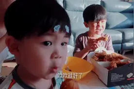 胖小鹿和开心又吃炸鸡啦，小朋友第一次喝雪碧是种什么体验？视频封面