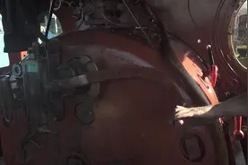 蒸汽火车是怎么样点火启动的？火炉燃烧起来了