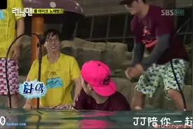RM：同岁朋友宋仲基和李光洙的待遇差别有点大了啊…心疼光洙一秒视频封面