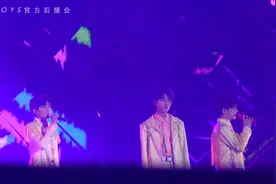 TFBOYS演唱会现场，合体演唱《喜欢你》，好听到不行！视频封面