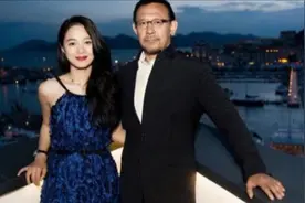 姜文传奇情史：从刘晓庆到宁静，从法国妻子到周韵，一个比一个美视频封面