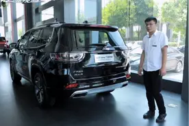 全新JEEP大指挥官，双出双排的排气管设计，增加了外观霸气视频封面