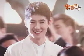 刘昊然现身石家庄路演  人山人海人气爆棚视频封面