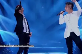 羽泉演唱《我可以抱你吗》，展现别样深情，值得回味视频封面