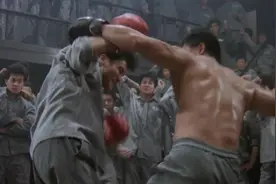 警官黄伟犯险入狱火烧岛典狱长治下的监狱调查案件。