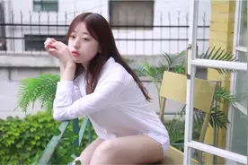 微风，美女，白球鞋视频封面