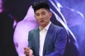 吴奇隆带儿子探班刘诗诗 一家三口温馨同游迪士尼视频封面