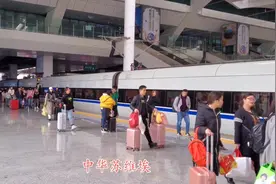 厦门火车站1号站台，准备上火车，下一站赣南革命老区瑞金视频封面