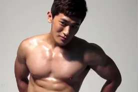 男模：痞帅痞帅的型男，古铜色肌肤好性感，喜欢！视频封面