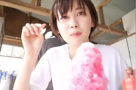 短发的日本美女一个人洗海水浴，小姐姐肤白貌美，仿佛看到了青春视频封面