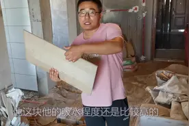什么样的瓷砖铺贴前一定要泡水，装修大崔教你最简单判断方法