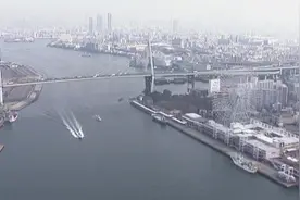 大地震：如果海啸突然到来，大型船只根本无法轻松逃脱视频封面