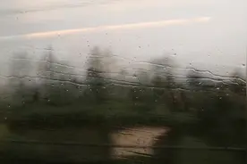 已知车窗雨线角度，求高铁时速！全网学霸，谁敢应战？视频封面