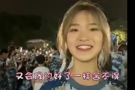 军训女学生表演空翻，全校都在尖叫，教官小哥哥眼睛都看直了视频封面