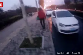 女司机路遇执法却“赏”交警耳光，你抗拒执法的样子真难看！视频封面