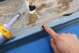 家里的彩钢棚漏水了，这样简单维修一下，十年不会漏水