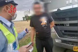 拿B证开挂车被查处 男子被记12分降为C证 罚款2000元拘留5天视频封面