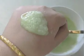 黄瓜这样做面膜，美白补水成本低不含添加剂三分钟做出美容院效果视频封面