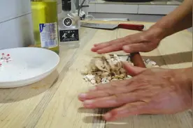 农村阿姨巧用白糖制作醋，配方简单几分钟学会，在家自己就能做视频封面