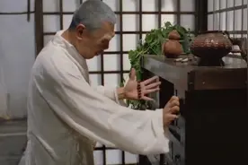 男子被“整蛊”控制：自己拔掉后槽牙，狂乐不止，最后这办法止住
