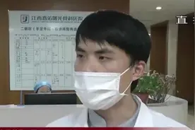 太危险！用玻璃凉开水壶装开水，女子手腕被炸伤