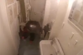 体验潜艇卫生间，个人上厕所能击沉1艘海军潜艇视频封面