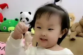 小姨问暖宝：小姨生肖属啥滴？暖宝拿出一只玩具猪，太搞笑了