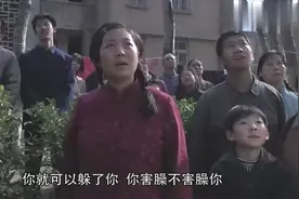 婆婆被邻居泼水欺负，躲房间里哭，看农村儿媳怎么收拾坏邻居的视频封面